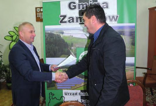 4 Wieści Rozbudowa Dróg W dniu 3 października 2017 r. Wójt Gminy Zambrów Jarosław Kos podpisał umowę na wykonanie rozbudowy i przebudowy dróg na terenie miejscowości Szeligi-Leśnica i Nagórki-Jabłoń.