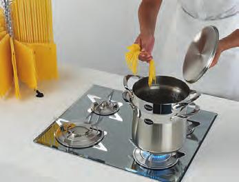 Makaron schnie około 5-6 godzin, w zależności od temperatury i wilgotności otoczenia. Potem może być przechowywany w pojemnikach do żywności przewidzianych do tego celu (rys.