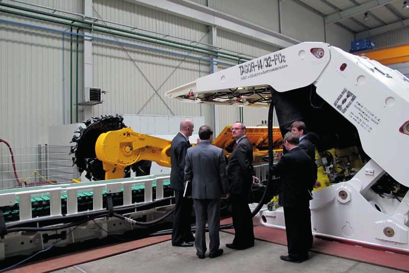 468 S. Tchórzewski Rys. 1. Kompleks ścianowy wyprodukowany przez KOPEX Machinery S.A.