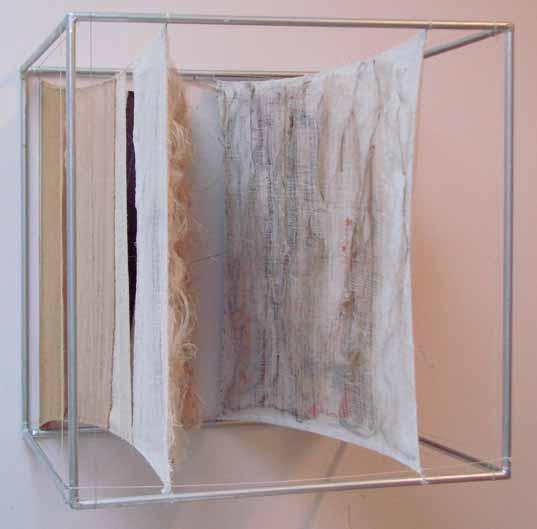 PAWEŁ BONIECKI Przestrzenie 51 x 51 x 51 cm; technika własna, 2014 Poznaniak. Absolwent Akademii Rolniczej w Poznaniu oraz Uniwersytetu Artystycznego w Poznaniu Wydział Edukacji Artystycznej.