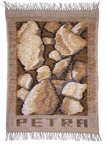 ANNA JESINOWICZ-NGUYEN Petra 53 x 39 cm, technika: gobelin, 80% len, 20% wełna, 2014 Urodziła się w 1956 r. w Głogowie. Ukończyła ASP w Krakowie, Wydział Konserwacji Dzieł Sztuki (1980). Od 1999 r.