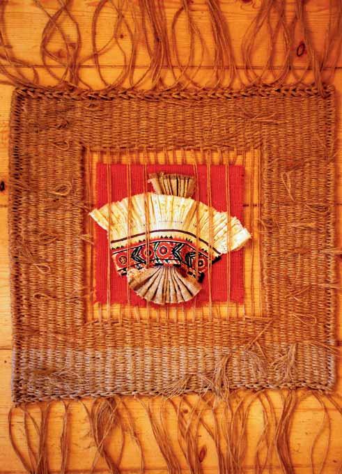 LILEYA KVASNYTSYA-AMBICKA UKRAINA/ UKRAINE Moja Ukraina 45 x 45 cm, technika: haft, aplikacja, 2014 Urodziła się we Lwowie.