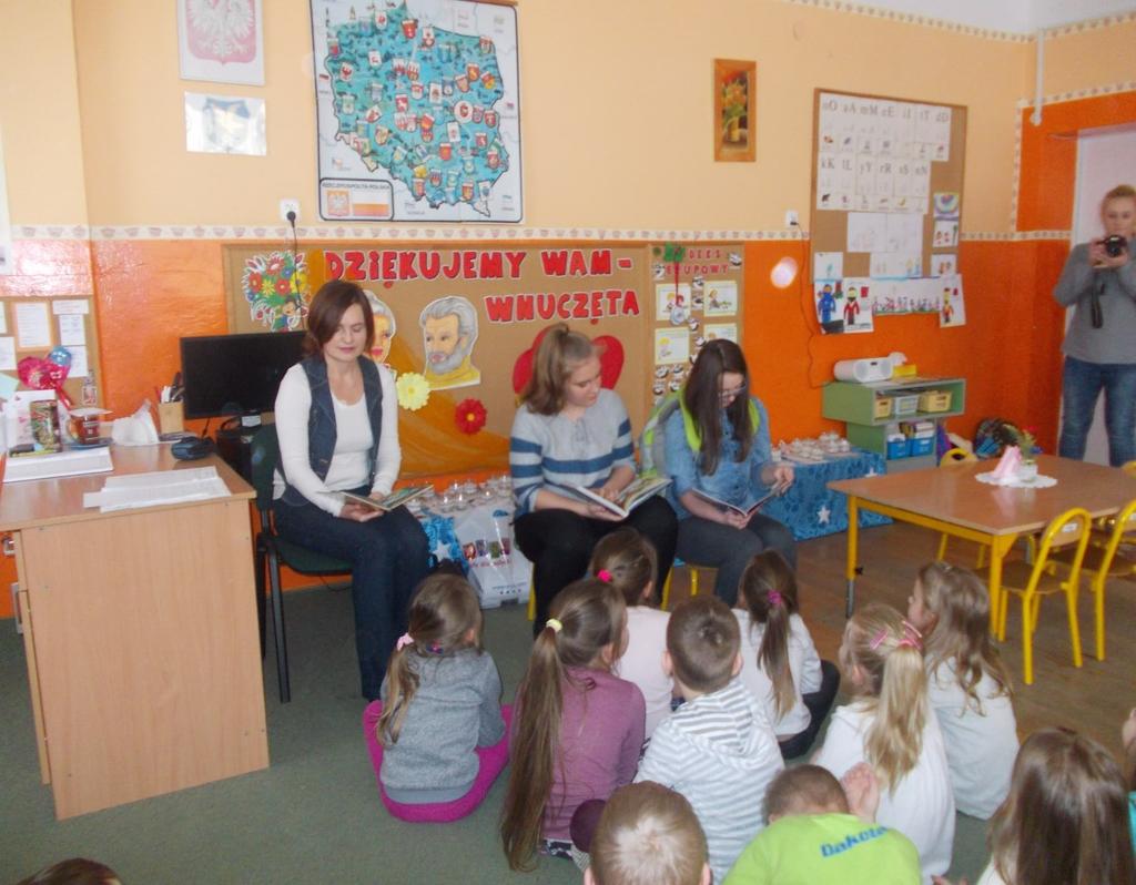 Stojąc przed ta elitarna grupa (która była gotowa zanotować wszystko, czego ekspert będzie nauczał), stary profesor popatrzył powoli na każdego z osobna, następnie powiedział: "Przeprowadzimy