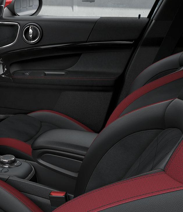 Przy starcie centralny zestaw wskaźników MINI wyświetla ekran startowy John Cooper