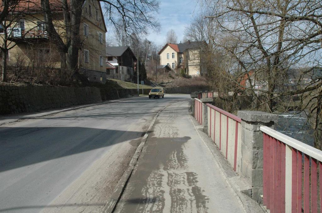 f. Wykonanie podbudowy z kruszyw łamanych w chodniku o grubości 20 cm g. Wykonanie nawierzchni z masy mineralno-asfaltowej grubość 4 cm warstwa wiążąca h.