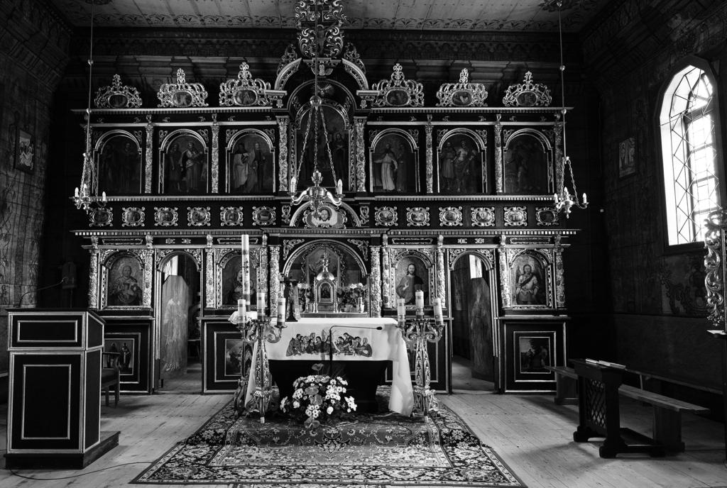 Nie mogę się w cerkwi modlić, bo to takie ruskie... Brunary, cerkiew św. Archanioła Michała, wnętrze, widok na ikonostas, fot.