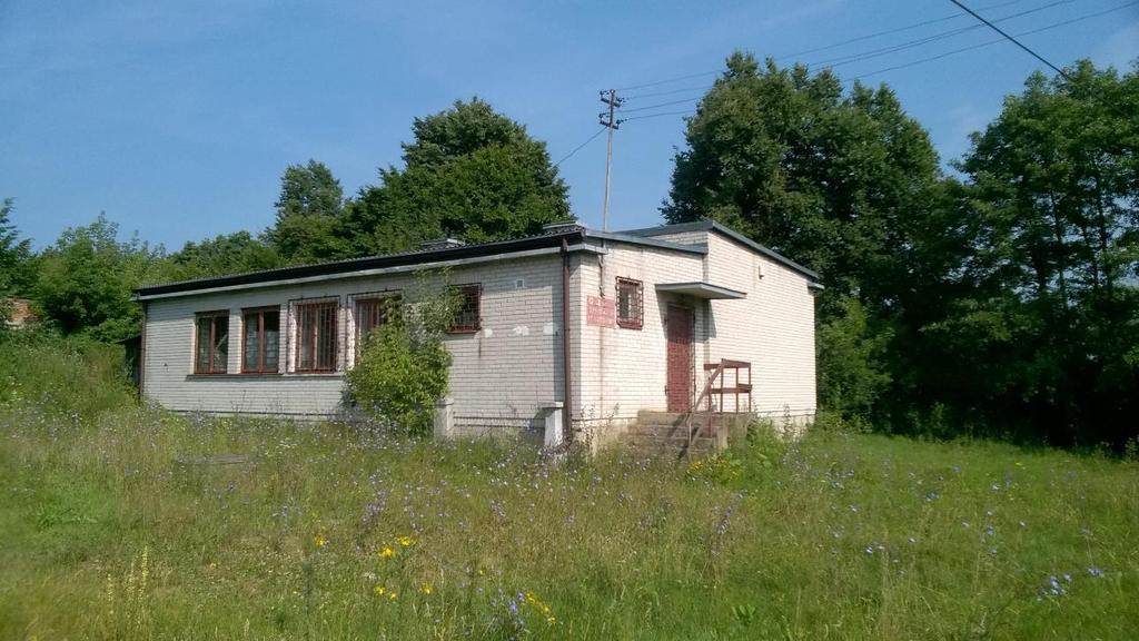 Budynki mieszkalne w Gutarzewie stanowią własność prywatną. Jeden z nich znajduje się w stanie technicznym bardzo złym, a jego użytkowanie jest niemożliwe.