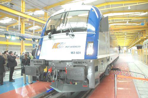 PKP Intercity zaprezentowały lokomotywę testową ES64U4 "Taurus" wyprodukowaną przez Siemensa.