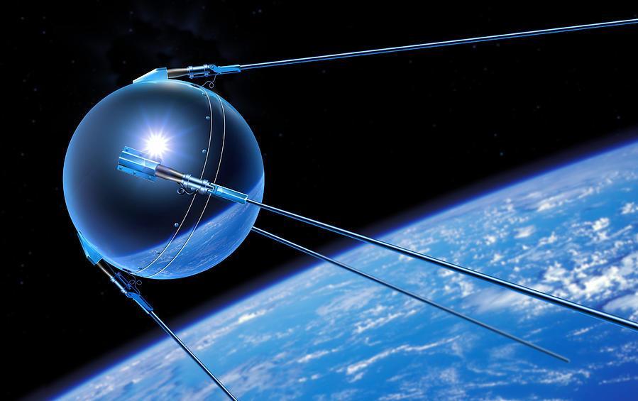 Pierwsze obserwacje satelitarne o charakterze geodezyjnym rozpoczęto w roku 1957 po wystrzeleniu Sputnika 1 (pierwszego sztucznego satelity Ziemi).