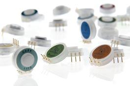 Dräger X-am 5600 03 Zalety Elastyczność Opcjonalna pompa zewnętrzna, która może pracować z wężami o długości do 45 metrów, stanowi doskonałe rozwiązanie w przypadku pomiarów przed wejściem do