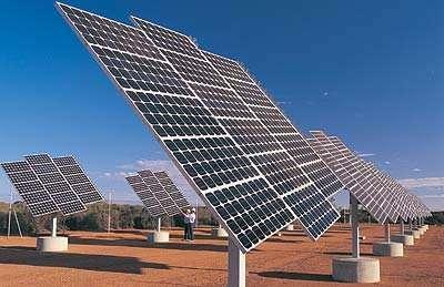 Ogniwo fotowoltaiczneprzekształca energię słoneczną w elektryczną. Kolektor taki składa się z półprzewodnikowych złączy zawierających elektrony.