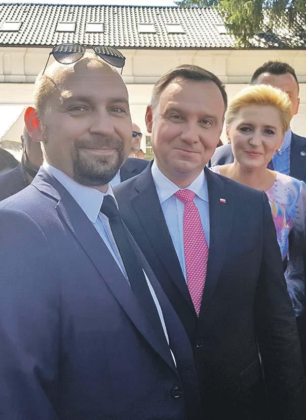 Obecnie w skład Miejskiej Bliblioteki Publicznej wchodzą trzy filie, Biblioteka Główna, Barwna Biblioteka dla Dzieci i Młodzieży oraz Multicentrum. Ile osób korzysta z usług biblioteki?