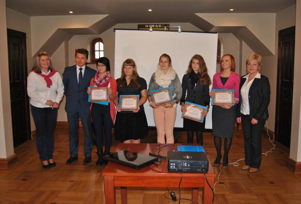 PRIORYTET 3 Nauka, szkolnictwo wyższe, edukacja, oświata i wychowanie Celem ogólnym tego priorytetu jest pomoc stypendialna zdolnej, aktywnej i dobrze uczącej sie młodzieży z terenu Gminy Ostróda.