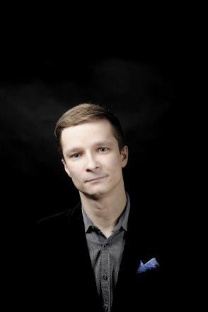 100 Andrzej Kopeć, autor Trzech utworów na orkiestrę kameralną, jest polskim kompozytorem młodego pokolenia, który w swojej twórczości chętnie sięga po techniki komputerowe.