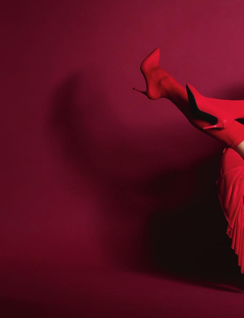 STYL Czerwień to najseksowniejszy kolor na świecie! Taki total look to propozycja dla bardzo mocnych i pewnych siebie kobiet.