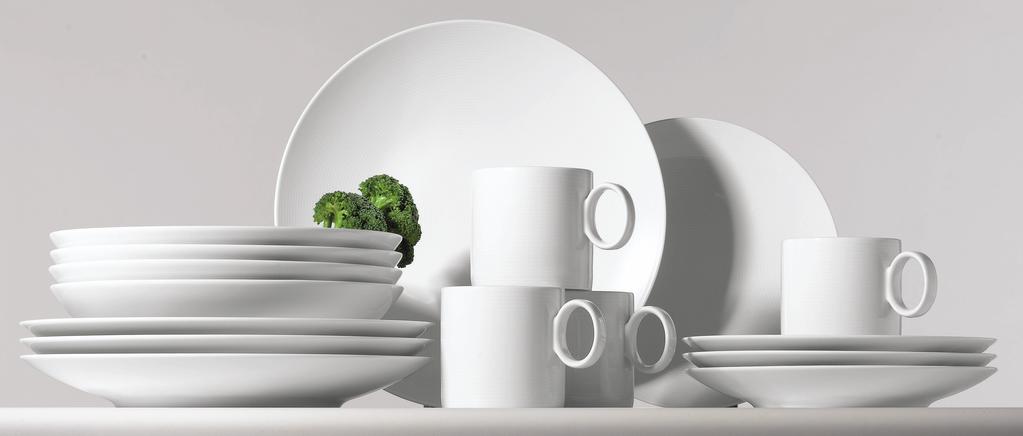 LOFT projekt Queensbury & Hunt Loft by Rosenthal to linia porcelany prostej w formie delikatnie zdobionej cieniutkimi prążkami.