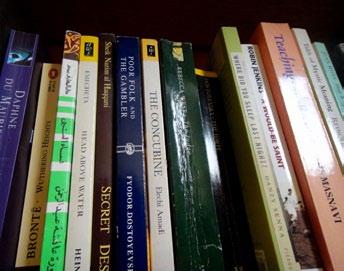 Gdybym zaczęła wtedy przykrywać włosy (a kusiło mnie to, bo byłam bardziej religijna niż moje przyjaciółki), wywierałyby na mnie presję, bym je odkryła. I pewnie udałoby im się mnie przekonać.