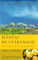 wymuszony. Stewart przyznaje się też do własnej ignorancji oraz naiwności i, jak wielu Brytyjczyków, potrafi się śmiać z samego siebie.