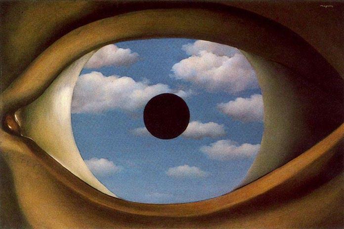 René Magritte, Fałszywe lustro, 1935 prowadzi sekretne przejście przez strych, Jambo znajduje opakowania po papierosach, które palił ojciec, i pisma, które czytała jego matka.