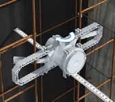 Puszka Prefix do montażu na zbrojeniu do instalacji w betonie lanym Przykład montażu w ścianie o grubości 24 cm INSTALACJA PODTYNKOWA Osadź puszkę na zbrojeniu za pomocą systemu Prefi x i sprawdź