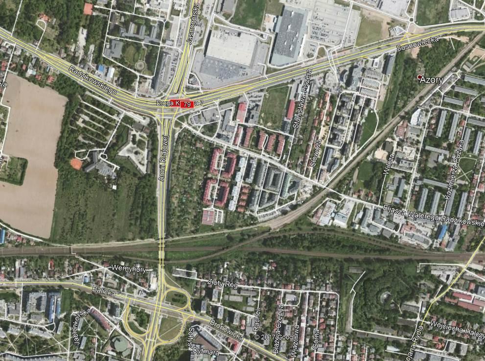 kierunku Zakopanego i Rzeszowa. Bliskość dużych obiektów handlowousługowych położonych wzdłuż ulicy J. Conrada umożliwia dokonywanie szerokiego asortymentu zakupów.