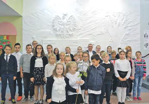 Żeromskiego oraz wybrane teksty z Antologii Niepodległości w dobranej scenerii czytali publicznie uczniowie Szkoły Podstawowej w Stanominie, nauczyciele i bibliotekarze Gminy Białogard.