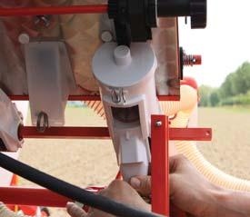 dozaje, men inând ridicat precizia de distribu ie: 50-700 kg/ha. Reglare centralizat, comod i rapid - SPEEDY SET!