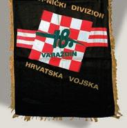 Koristi ih tako i niz javanskih dinastija, a pojavljuju se i u zastavama protukolonijalnih ustanika u XIX. st. te postaju popularne u borbi protiv nizozemskih vlasti početkom XX. st. u obliku suvremene dvobojnice prvi put 1928.