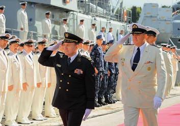 5 Domagoj VLAHOVIĆ, snimio Josip KOPI ESIONALNI I ANI ZADAĆAMA Tijekom svečanosti djelatnici HRM-a stajali su u svečanom postroju u luci uz usidrene brodove Flotile i Obalne straže HRM-a.