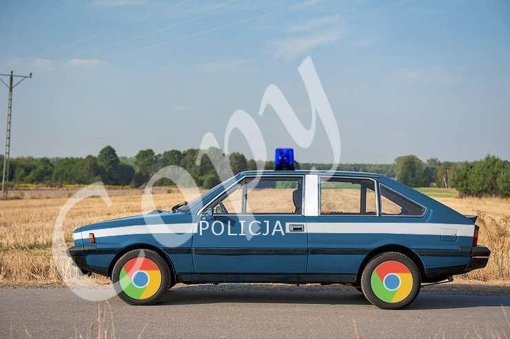 Wklej do warstwy Felgi logo chrome i przeskaluj go, tak aby pasowało do