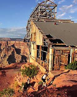 Następnie grupa przejedzie przez Pstrą Pustynię (Painted Desert), która rozciąga się od Parku Narodowego Wielkiego Kanionu do Parku Narodowego Skamieniałego Lasu na północnym brzegu rzeki Małe