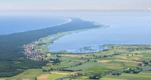 Laguna Madre w Zatoce Meksykańskiej); fiord będący długą, mocno wciętą w