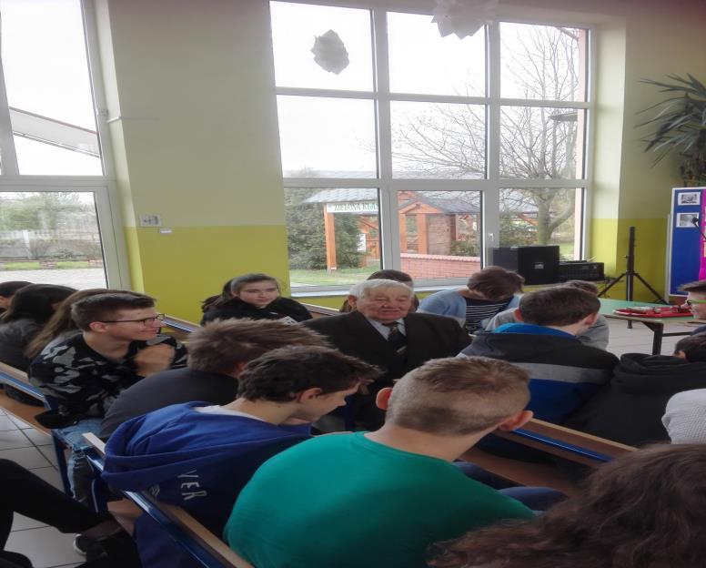 Wziął udział w przedmiotowym konkursie języka niemieckiego organizowanym przez Kujawsko-Pomorskiego