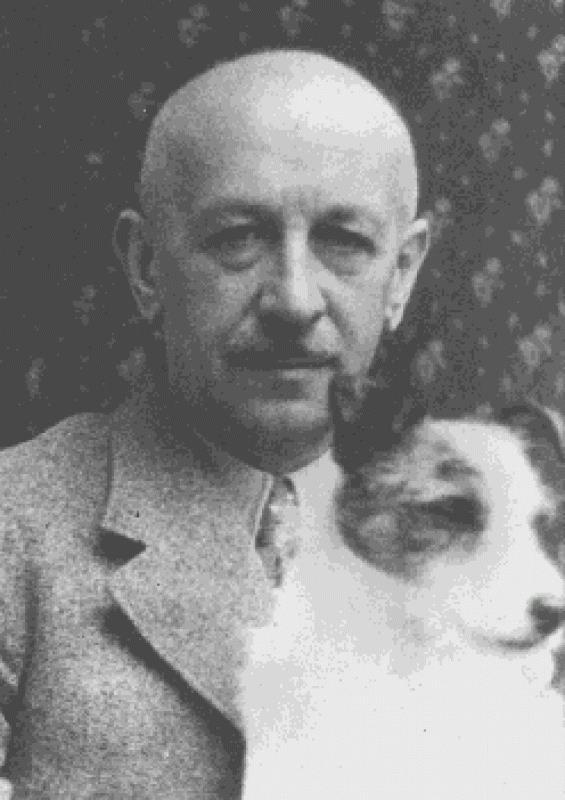 Dzień Patrona Szkoły Kornela Makuszyńskiego Kornel Makuszyński urodził się 8 stycznia 1884 roku w Stryju.