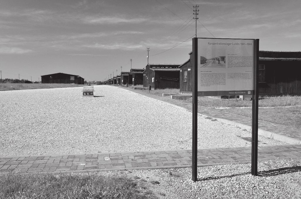 Majdanek poobozowe lieu de mémoire w przestrzeni miasta święcona historii obozu w baraku nr 62.