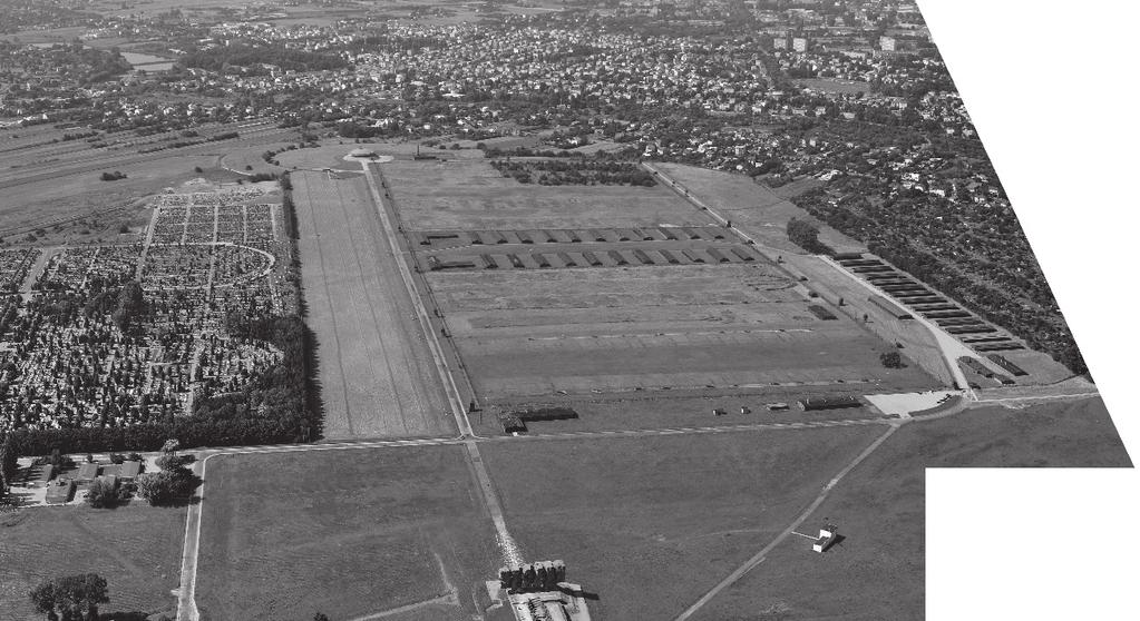 Majdanek poobozowe lieu de mémoire w przestrzeni miasta wzniesieniu, jest dobrze widoczny z prowadzącej do Muzeum ulicy (Drogi Męczenników Majdanka), co sprawia, że już pierwszy wizualny kontakt z