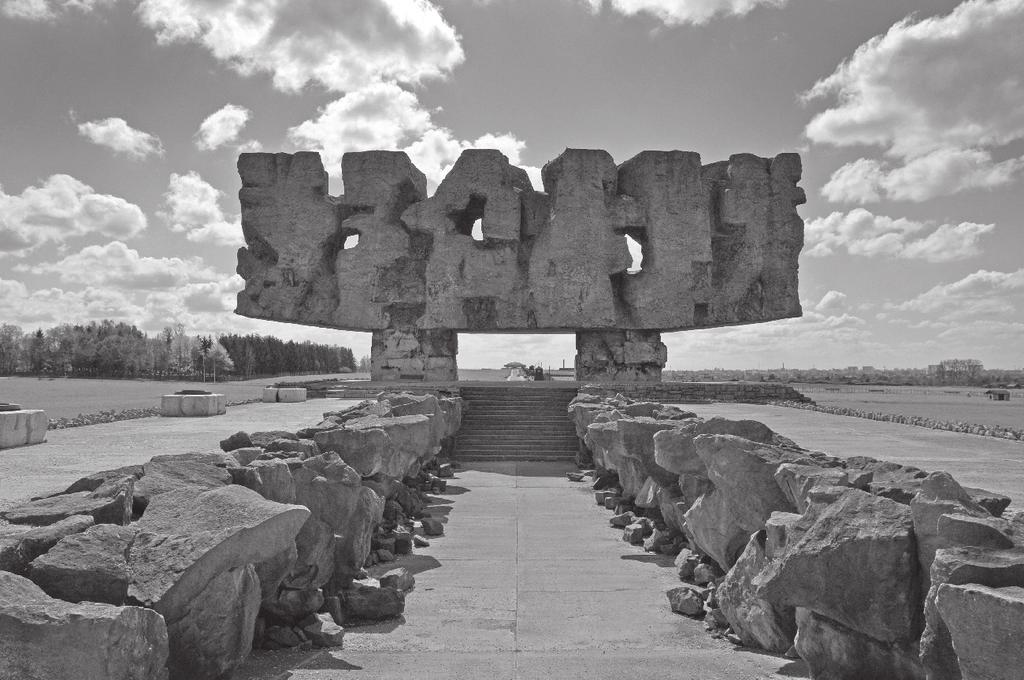 Majdanek poobozowe lieu de mémoire w przestrzeni miasta które w zamyśle twórców mają wywoływać u zwiedzających poczucie niepewności i zagrożenia.