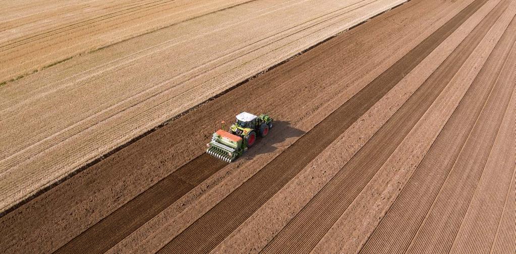 Zawsze na właściwym śladzie. Systemy prowadzenia CLAAS. Systemy wspomagania operatora Sygnały korekcyjne. RTK (± 2 3 cm) Stacja bazowa Zasięg ok.