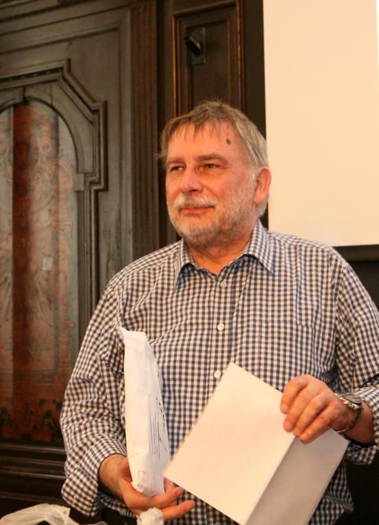 Franciszek Czerniecki, Mieczysław Gabryszewski, w głębi Elżbieta Biel, Tadeusz Wiśniewski; Włodzimierz Kędziora Przybyłych na zebranie powitała Bożena Tabisz Prezes SGP we Wrocławiu słowami: