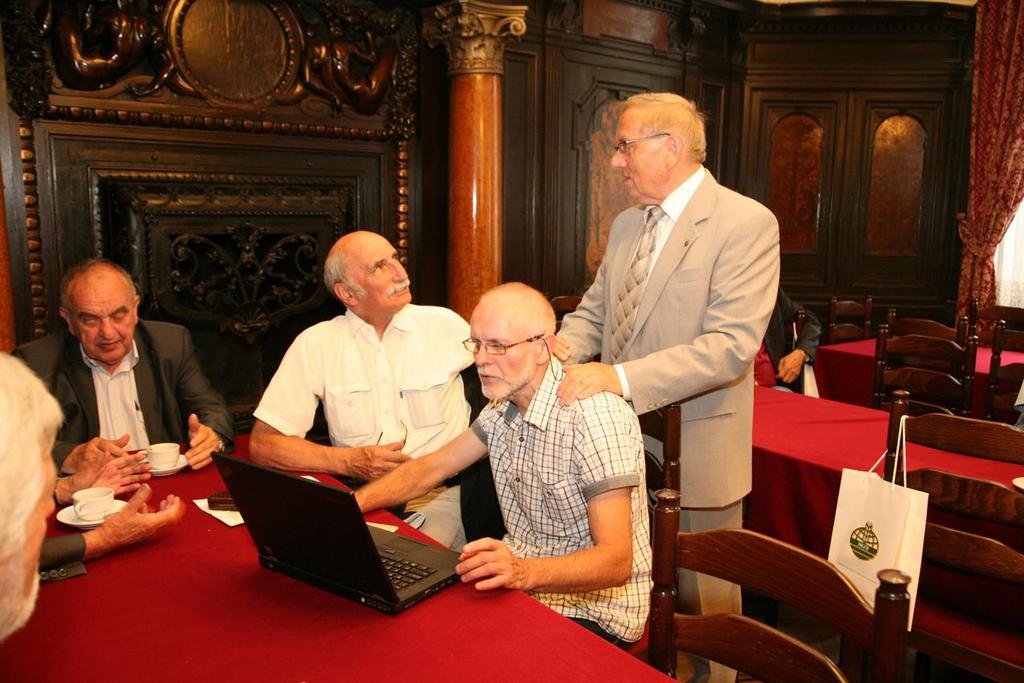 Tadeusz Wilczewski; Od prawej Stanisław Cegielski, Zdzisław Berliński, Ryszard Soroko, Antoni Myłka Poproszony o zabranie głosu Prezes SGP Stanisław Cegielski podziękował za możliwość obradowania tu,