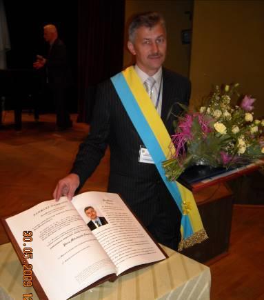 Warto napisać o tej uroczystości z dwóch ważnych powodów: 1. Przedstawicielom miast partnerskich wręczono odznaczenia Honorowego Obywatela Strzelec Opolskich, 2.