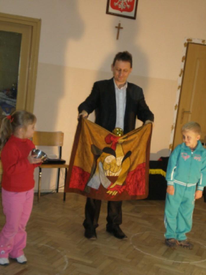 Biegać każdy może! 02.10.2010 odbyły się zawody sportowe w Siedliskach - Bogusz. Brało w nich udział 10 szkół, w tym uczniowie z naszej szkoły. Dzieci z młodszych klas biegły na 500m a starsi 1000m.