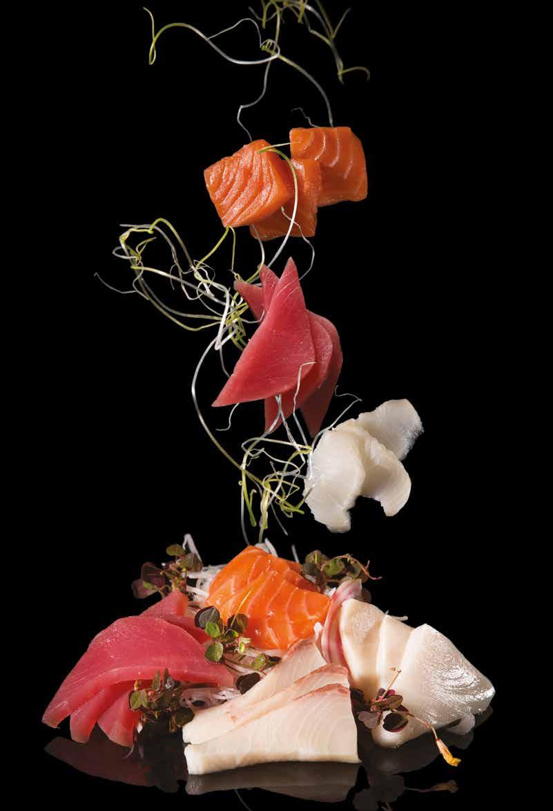 SAKE SASHIMI sashimi z łososia salmon sashimi 15 zł 3 szt./pcs SASHIMI MAGURO sashimi z tuńczyka tuna sashimi 20 zł 3 szt./pcs SHIBASU SASHIMI sashimi z okonia seabass sashimi 18 zł 3 szt.