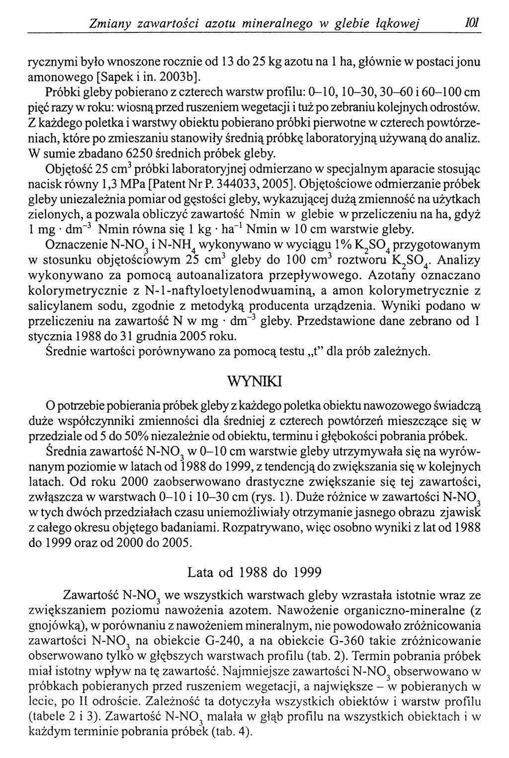 Zm iany zawartości azotu mineralnego w glebie łąkowej 101 rycznymi było wnoszone rocznie od 13 do 25 kg azotu na 1 ha, głównie w postaci jonu amonowego [Sapek i in. 2003b].