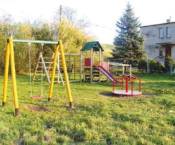 Projekt przewiduje wykonanie malowania wszystkich pomieszczeń świetlicy. Całkowicie zmieni swój wygląd kuchnia, która zostanie wyposażona w nowe meble oraz sprzęt agd.