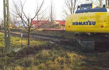 Wójt Gminy Tczew Roman Rezmerowski podpisał umowę z wykonawcą - Przedsiębiorstwem Robót Inżynieryjnych CEN- TRUM Sp. z o.o. z Gdańska. Koszt robót budowlanych wyniesie ponad 9,5 mln. zł.