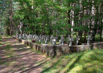 16 Grób nr 1 Jedynie w dwóch mogiłach piaśnickich grobie nr 1 i nr 2 znaleziono podczas ekshumacji w 1946 roku zwłoki 305 ofiar przysypane warstwami wapna.