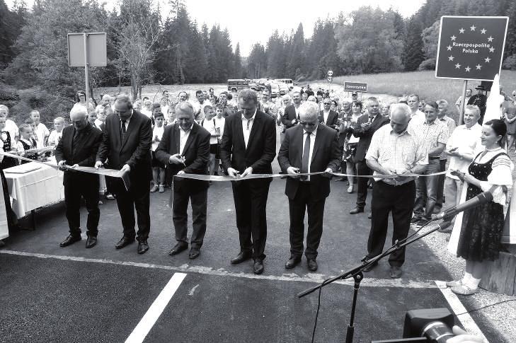 Jeden dilatačný celok tvorí športová hala, v druhom dilatačnom celku je hala na gymnastiku, klubové miestnosti, šatne a čajovňa. Športová hala je v časti pôdorysu dvojpodlažná.