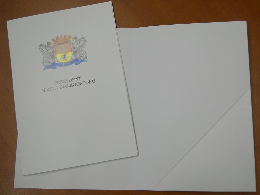 Wzór Nr 7 Teczki tekturowe z wersją ozdobną herbu