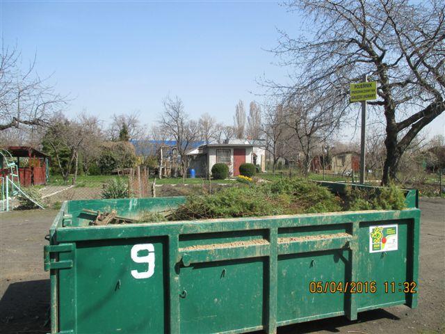 Zbiórka gałęzi w ogrodach działkowych Wychodząc naprzeciw problemom działkowców oraz w celu prawidłowego postępowania na terenie miasta z odpadami, na poszczególnych